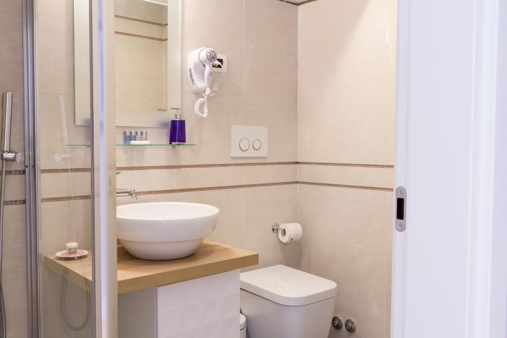 فندق Bevilacqua Bed Roma Santa Croce الغرفة الصورة