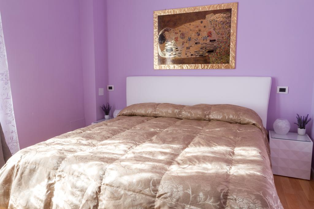 فندق Bevilacqua Bed Roma Santa Croce الغرفة الصورة
