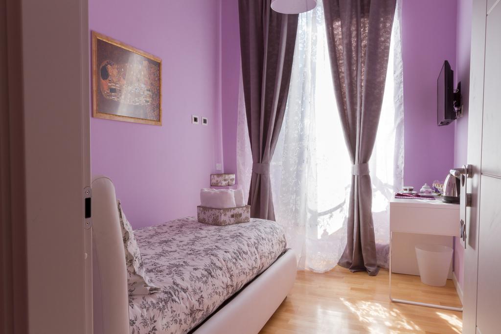 فندق Bevilacqua Bed Roma Santa Croce الغرفة الصورة