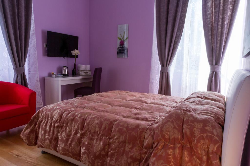 فندق Bevilacqua Bed Roma Santa Croce الغرفة الصورة