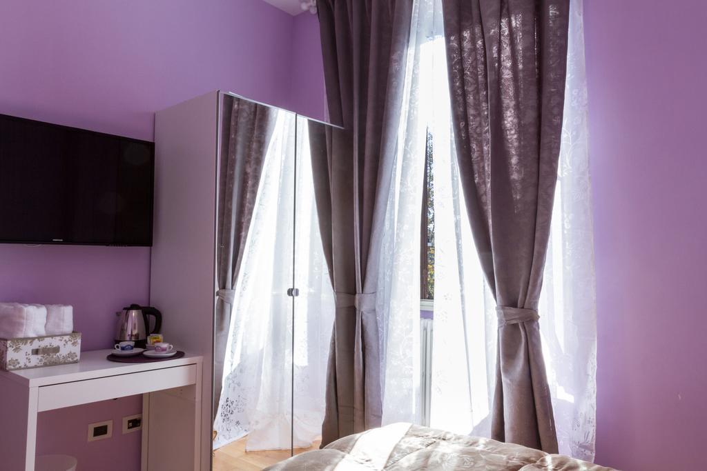 فندق Bevilacqua Bed Roma Santa Croce الغرفة الصورة
