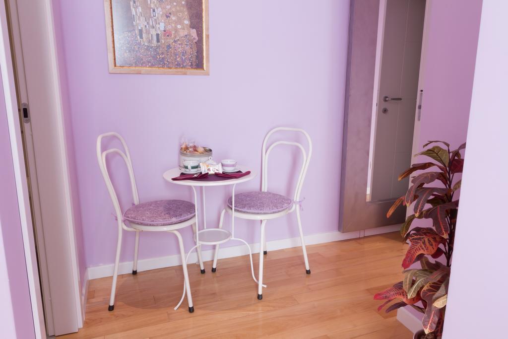 فندق Bevilacqua Bed Roma Santa Croce الغرفة الصورة
