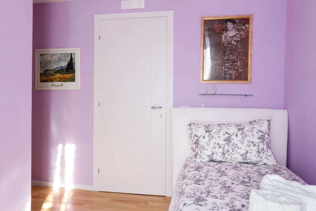 فندق Bevilacqua Bed Roma Santa Croce الغرفة الصورة